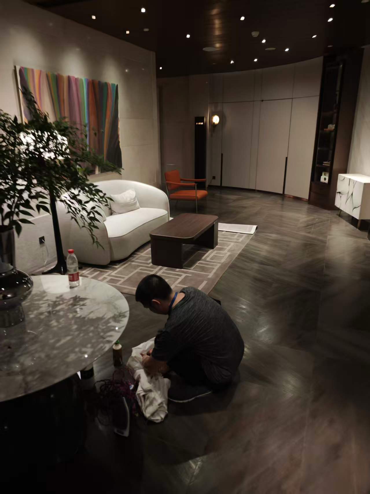 广州瑰丽酒店地毯边缘包边白布外露现场